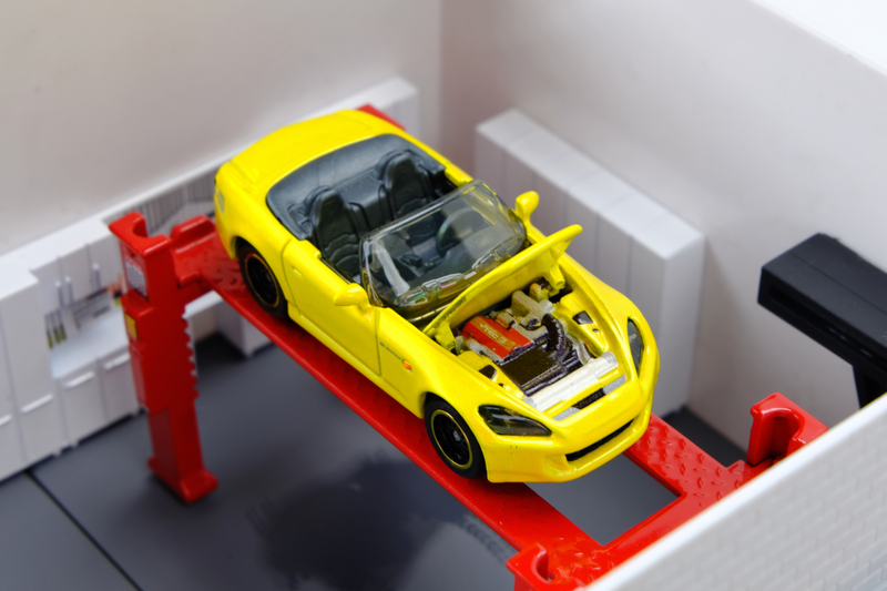 Illustration for article titled Hood Rich: Matchbox 50th Anniversary Superfast Honda S2000 (and Range Rover LWB)